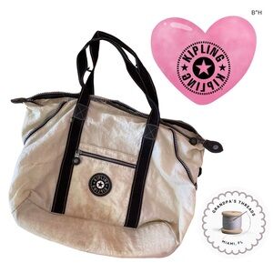Vintage 2000’s RARE White Kipling Duffle Bag!